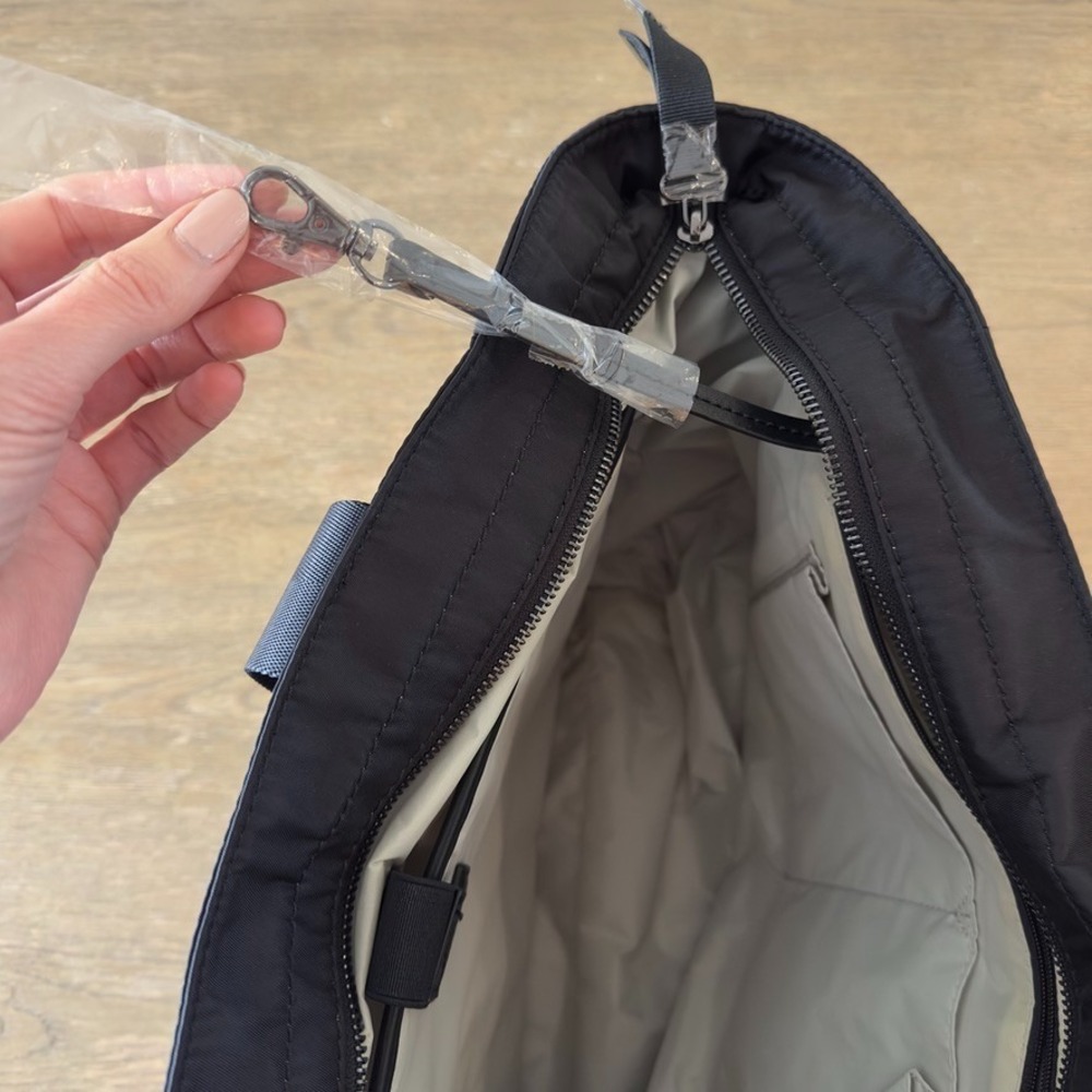 NEW Caraa x Athleta Collab City Tote-Gym Bag-Laptop Weekender-Black-Nylon Lghtwt - Picture 12 of 16